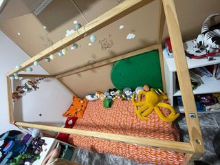 Cama infantil de madera estilo montessori