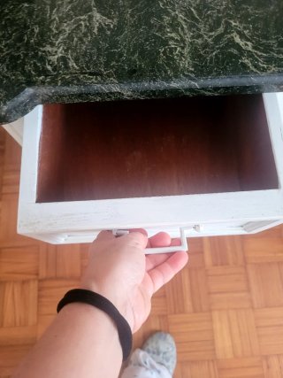 Cómoda de madera y mármol
