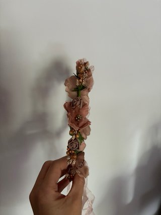 Corona comunión flores rosas y marrones