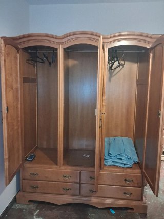 Armario de madera 3 puertas con  6 cajones