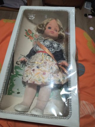 Muñeca Fallera con traje regional