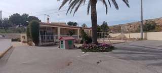 Chalet en venta en Peña de las Águilas en Elche