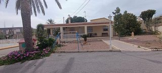 Chalet en venta en Peña de las Águilas en Elche