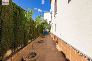 Chalet en venta en Zubia (La)