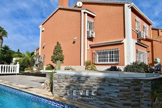 Chalet en venta en San Antonio de Benagéber