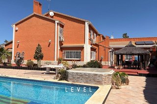Chalet en venta en San Antonio de Benagéber