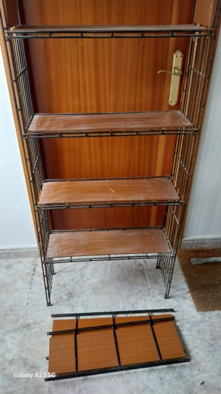 Estantería Metálica y Madera