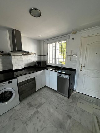 Piso en venta en Los Naranjos - Las Brisas en Marbella