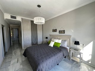 Piso en venta en Los Naranjos - Las Brisas en Marbella