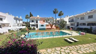 Casa adosada en venta en Los Naranjos - Las Brisas en Marbella