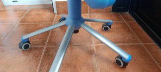 Silla ergonómica de oficina azul