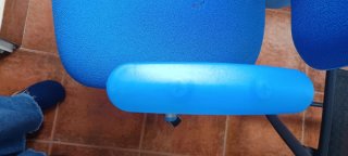 Silla ergonómica de oficina azul