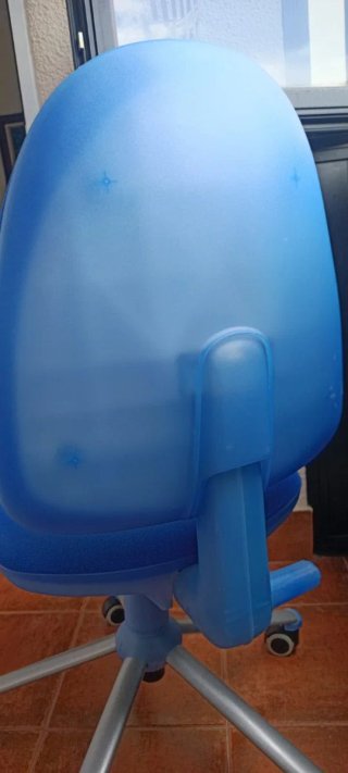 Silla ergonómica de oficina azul
