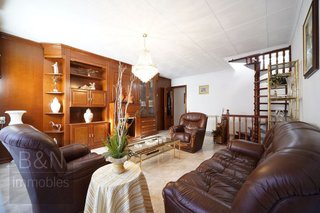 Casa adosada en venta en Les Arenes - La Grípia  Can Montllor en Terrassa
