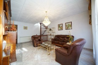 Casa adosada en venta en Les Arenes - La Grípia  Can Montllor en Terrassa
