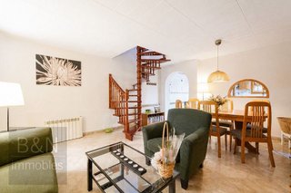 Casa adosada en venta en Les Arenes - La Grípia  Can Montllor en Terrassa
