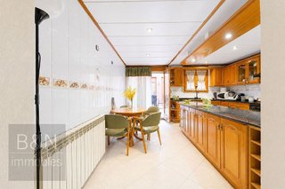 Casa adosada en venta en Les Arenes - La Grípia  Can Montllor en Terrassa
