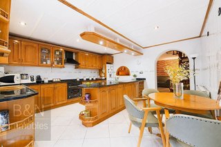 Casa adosada en venta en Les Arenes - La Grípia  Can Montllor en Terrassa