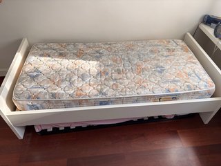 Cama Ikea 90x200 + Colchón