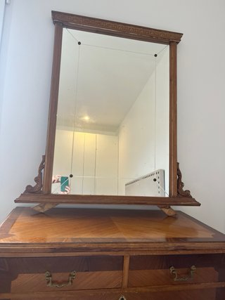 Cómoda y espejo de madera