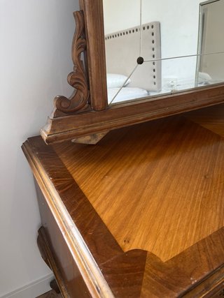 Cómoda y espejo de madera