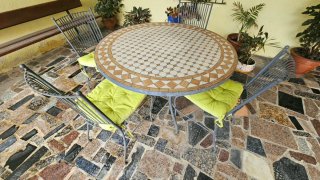 Mesa redonda y 4 sillas de jardín