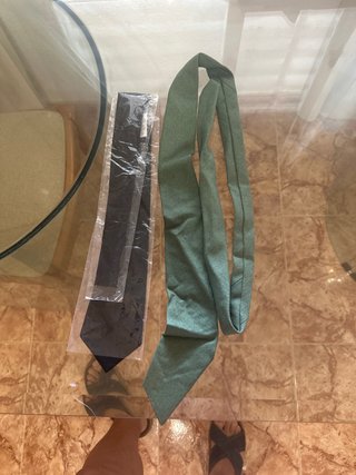 Corbatas traje militar negro y verde