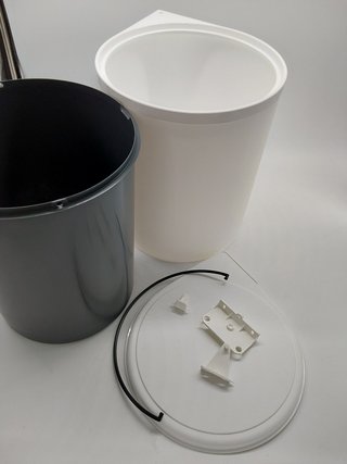 Menage and Confort 00048 Cubo de basura redondo y giratorio, Para armario de cocina, 13L, Blanco, 35.5 x 27.7 x 27.7 cm