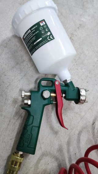 Pistola de Pintura con Manguera Roja