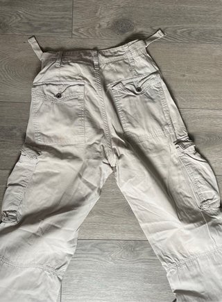 Pantalones cargo Bershka mujer beige