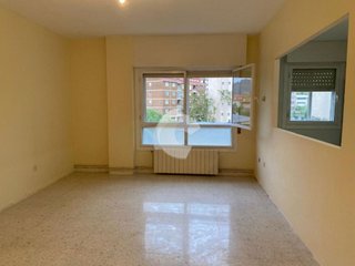 Piso en venta en As Lagoas en Ourense