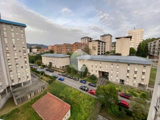 Piso en venta en As Lagoas en Ourense
