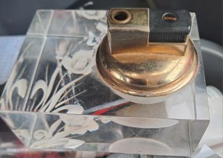 Encendedor sobremesa cristal floral mediados siglo