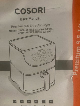 Freidora de aire COSORI Premium 5.5L en su caja