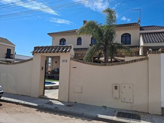 Chalet en venta en Santuario - La Laguna en Chipiona