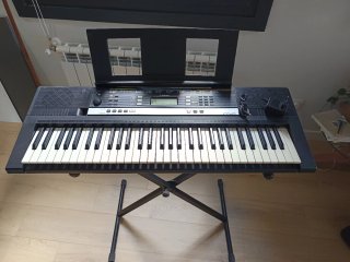 Órgano Yamaha EP243 con pie y funda