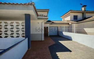 Casa adosada en venta en Monserrat