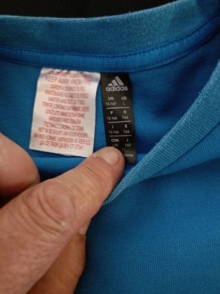 Abito sportivo Adidas per bambini, blu e nero con dettagli Lego