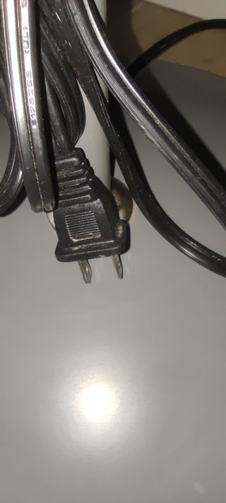 Lote de tres Lámparas de Pie Metálicas.