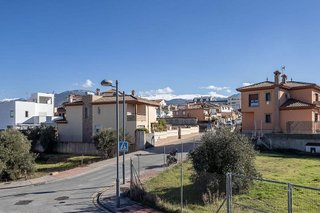 Terreno en venta en Zubia (La)