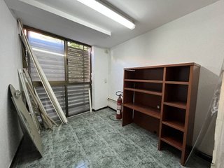 Local comercial en alquiler en Singuerlín - Can Franquesa - Les Oliveres en Santa Coloma de Gramanet
