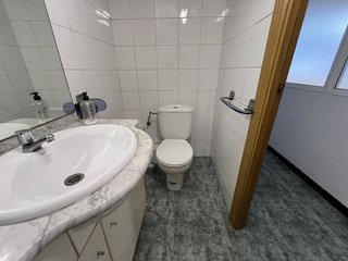 Local comercial en alquiler en Singuerlín - Can Franquesa - Les Oliveres en Santa Coloma de Gramanet
