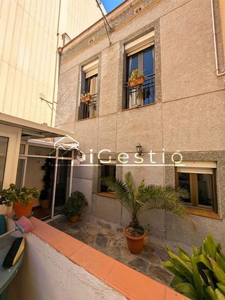 Casa adosada en venta en El Raval - Safaretjos en Santa Coloma de Gramanet