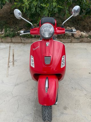 Vespa GTS 125 Super Roja