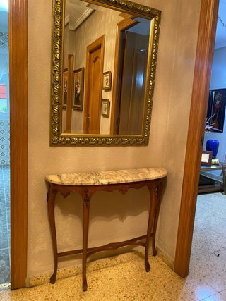 Mesa auxiliar de madera y mármol