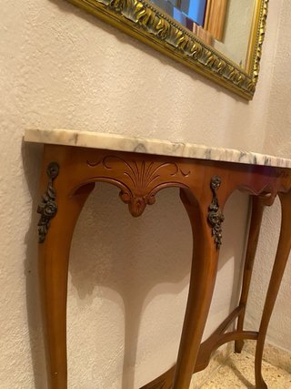 Mesa auxiliar de madera y mármol
