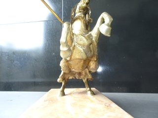 Caballero Medieval Bronce Cincelado a Mano