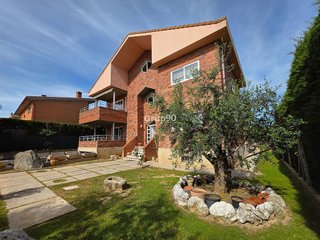Chalet en venta en Joc de la Bola - Camps d'Esports - Ciutat Jardí - Montcada en Lleida