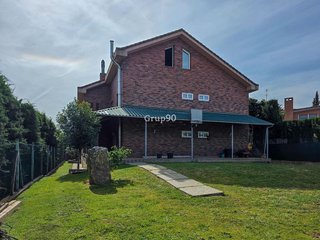 Chalet en venta en Joc de la Bola - Camps d'Esports - Ciutat Jardí - Montcada en Lleida