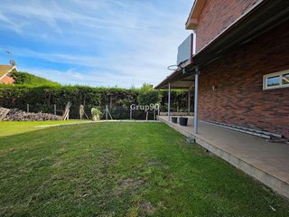 Chalet en venta en Joc de la Bola - Camps d'Esports - Ciutat Jardí - Montcada en Lleida